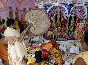 Devotees rushed to Durga temple on Maha Ashtami at Agartala. TIWN Oct 3